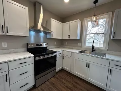 34 Rutland St, Woonsocket, RI 02895 photo 7