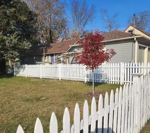 39 Castle St, East Greenwich, RI 02818