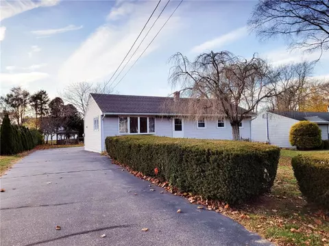 8 David Ave, Westerly, RI 02891 photo 3