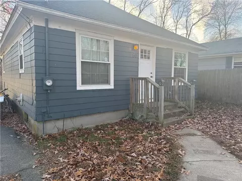 60 Bayonne Ave, Warwick, RI 02889