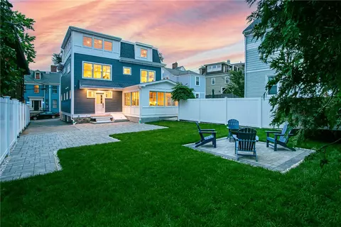 37 Howard St, Newport, RI 02840