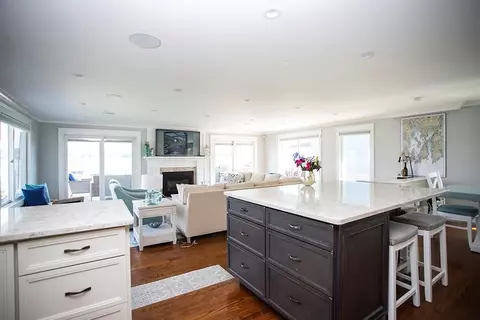 60 Everett Ave, Bristol, RI 02809 photo 9