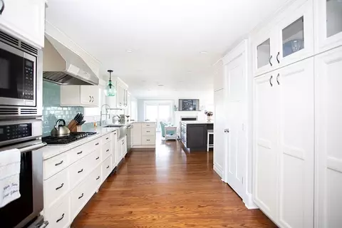 60 Everett Ave, Bristol, RI 02809 photo 4