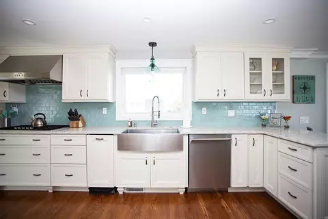 60 Everett Ave, Bristol, RI 02809 photo 6