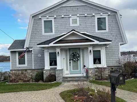 60 Everett Ave, Bristol, RI 02809 photo 2
