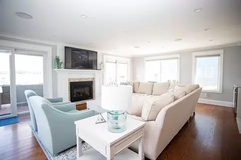 60 Everett Ave, Bristol, RI 02809 photo 11