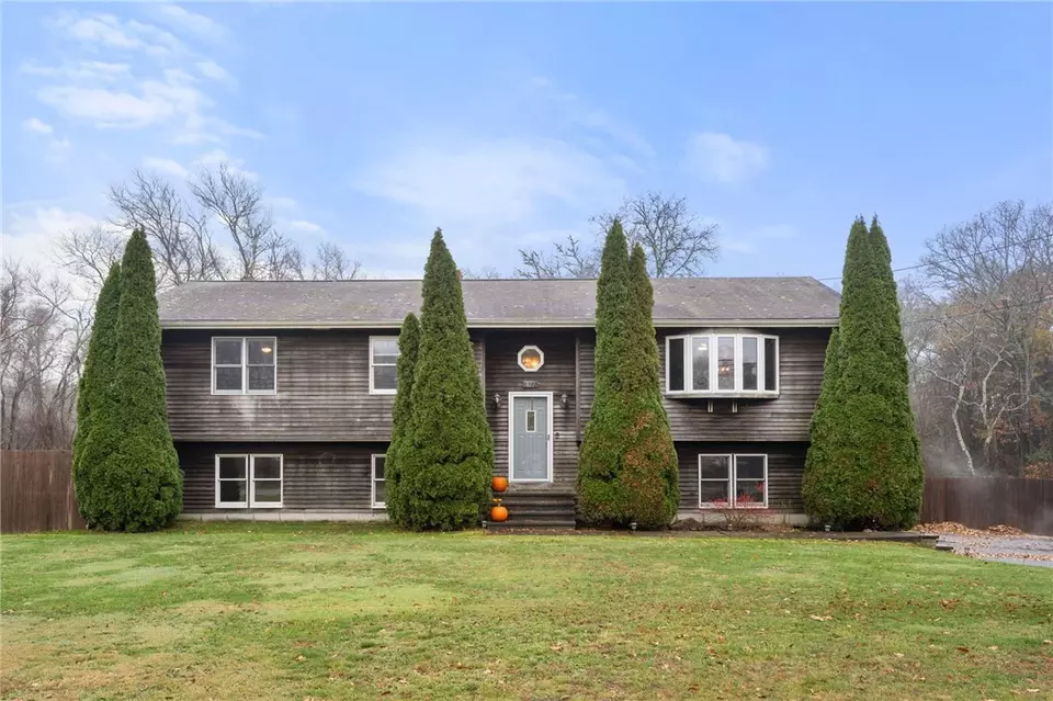 837 East Rd, Tiverton, RI 02878 | 30 Photos - Movoto