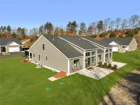 Exterior - 10 Overlook Ln, Glocester, RI 02814 photo 2 of 7