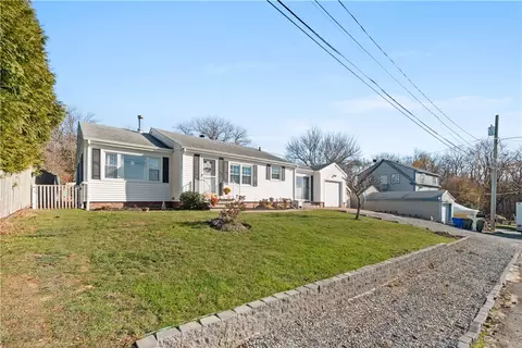 12 Sampson St, Bristol, RI 02809