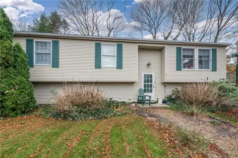 17 Pennsylvania Ave, Jamestown, RI 02835