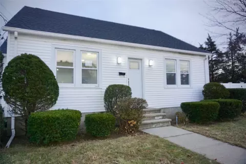 107 George Waterman Rd, Johnston, RI 02919