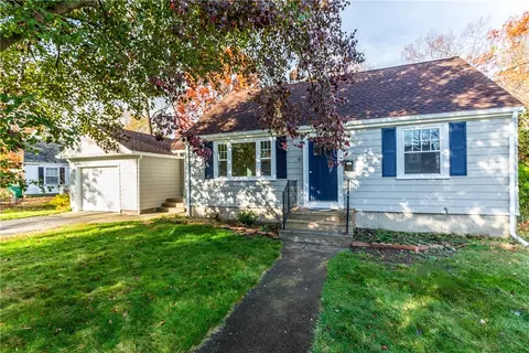 131 Hiawatha St, Warwick, RI 02888