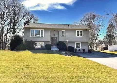 54 Vincent Way, Cranston, RI 02921