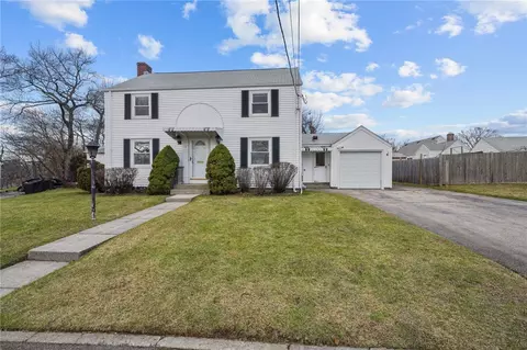 13 Bigelow Cir, Warwick, RI 02888