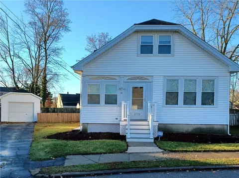 33 Circuit Dr, East Providence, RI 02915
