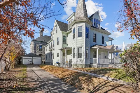 35 Greene St, Woonsocket, RI 02895 photo 3