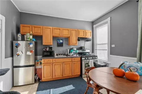 35 Greene St, Woonsocket, RI 02895 photo 6