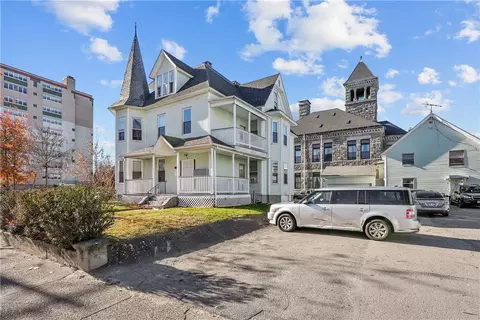35 Greene St, Woonsocket, RI 02895 photo 4