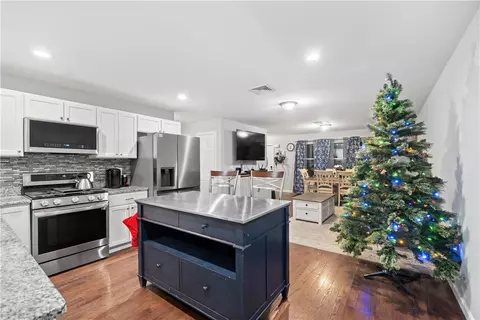 146 High St, Woonsocket, RI 02895 photo 6