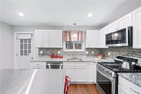 146 High St, Woonsocket, RI 02895 photo 11