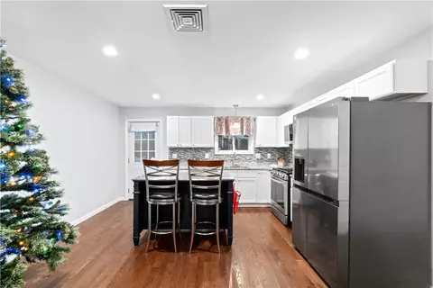 146 High St, Woonsocket, RI 02895 photo 9