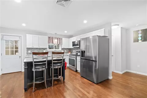 146 High St, Woonsocket, RI 02895 photo 8