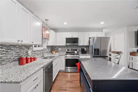 146 High St, Woonsocket, RI 02895 photo 5