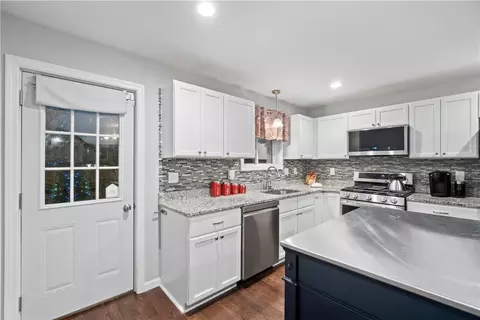 146 High St, Woonsocket, RI 02895 photo 4