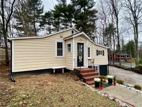 28 Echo Rd, Glocester, RI 02814 photo 2