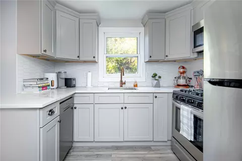 77 Reed St, Warwick, RI 02886 photo 5