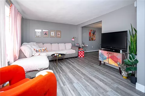 77 Reed St, Warwick, RI 02886