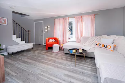 77 Reed St, Warwick, RI 02886 photo 2