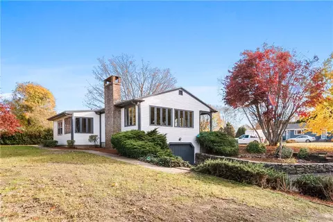 5 Terry Ave, Swansea, MA 02777
