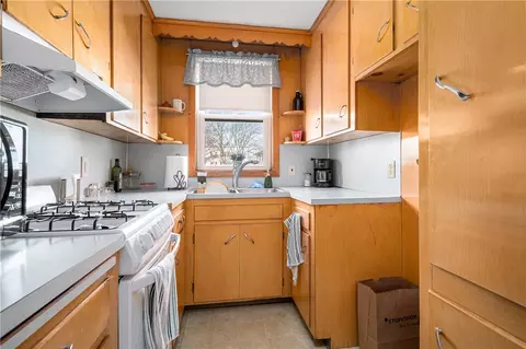 140 Hamilton St, Woonsocket, RI 02895 photo 16