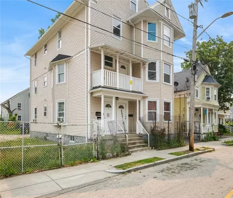 10 Mount Vernon St, Providence, RI 02907