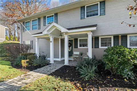 21 Leland Point Dr #21, Portsmouth, RI 02871