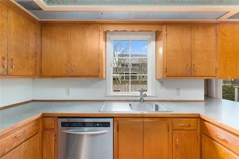 34 Tomahawk Trl, Cranston, RI 02921 photo 11