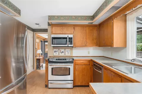 34 Tomahawk Trl, Cranston, RI 02921 photo 9