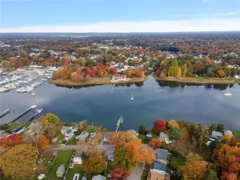 10 Harris Ave, Warwick, RI 02889