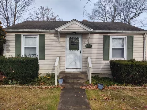 27 Winthrop St, East Providence, RI 02915