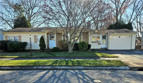 53 Sweet Meadow Dr, Cranston, RI 02920