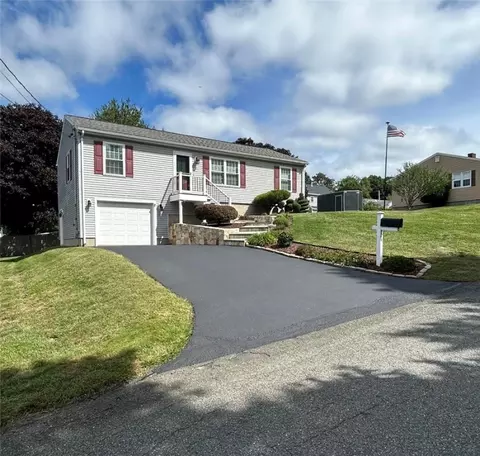 24 Wellmeadow Way, Tiverton, RI 02878