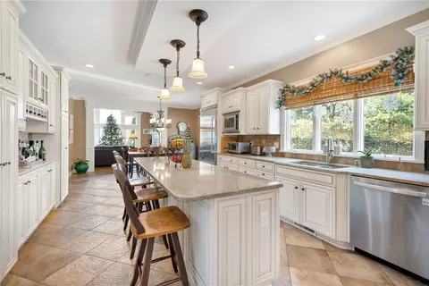 7 Stable Dr, Cranston, RI 02831 photo 8