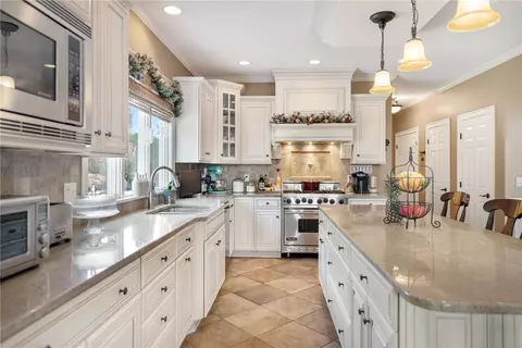 7 Stable Dr, Cranston, RI 02831 photo 9