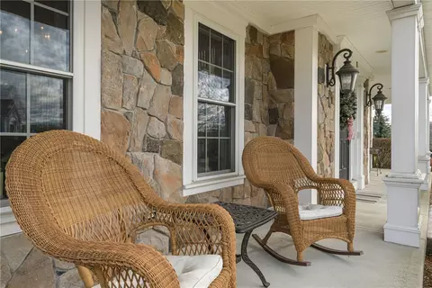 7 Stable Dr, Cranston, RI 02831 photo 4