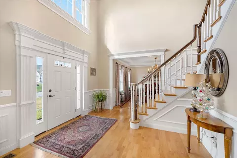 7 Stable Dr, Cranston, RI 02831 photo 5