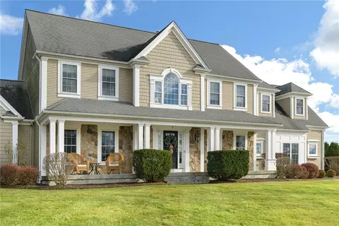 7 Stable Dr, Cranston, RI 02831 photo 3