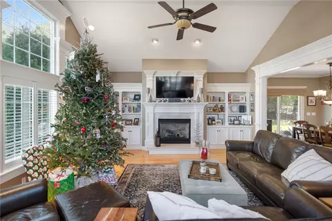 7 Stable Dr, Cranston, RI 02831 photo 14