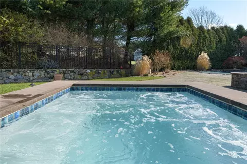 7 Stable Dr, Cranston, RI 02831 photo 40