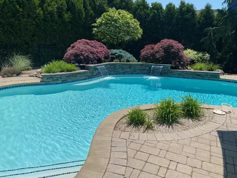 7 Stable Dr, Cranston, RI 02831 photo 2